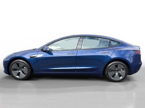 Used 2023 Tesla Model 3 Standard Range image 2