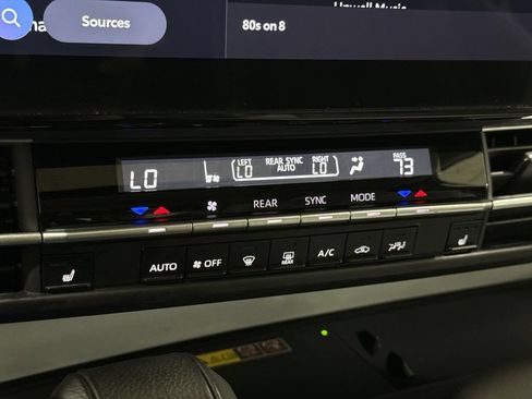 Used 2025 Toyota Sienna XLE AWD/4WD image 16