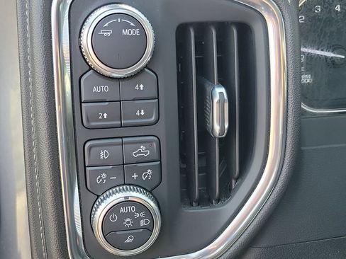 Used 2021 GMC Sierra 1500 SLT w/ SLT Convenience Package AWD/4WD image 18