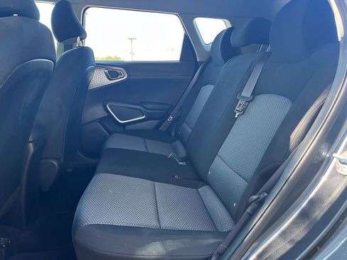 Used 2024 Kia Soul LX w/ Option Group 015 FWD image 21