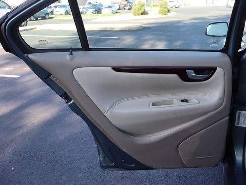 Used 2004 Volvo S60 2.5T image 24