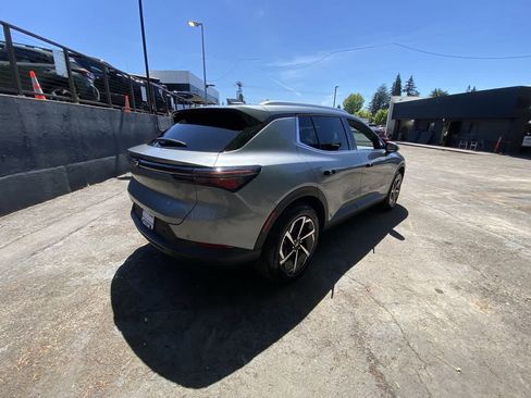Used 2026 Chevrolet Equinox EV LT FWD image 6
