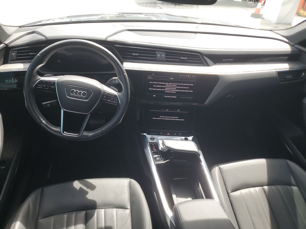 Certified 2023 Audi e-tron Premium Plus w/ Premium Plus Package AWD/4WD image 3
