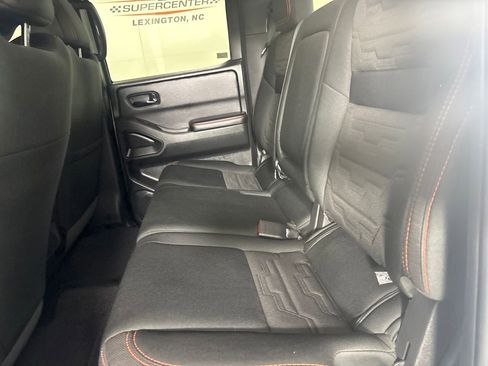 Used 2025 Nissan Frontier PRO-4X AWD/4WD image 19