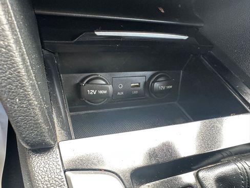 Used 2017 Hyundai Elantra Limited FWD image 21
