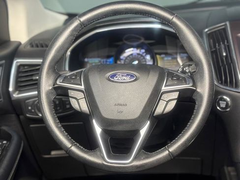 Used 2019 Ford Edge Titanium image 14