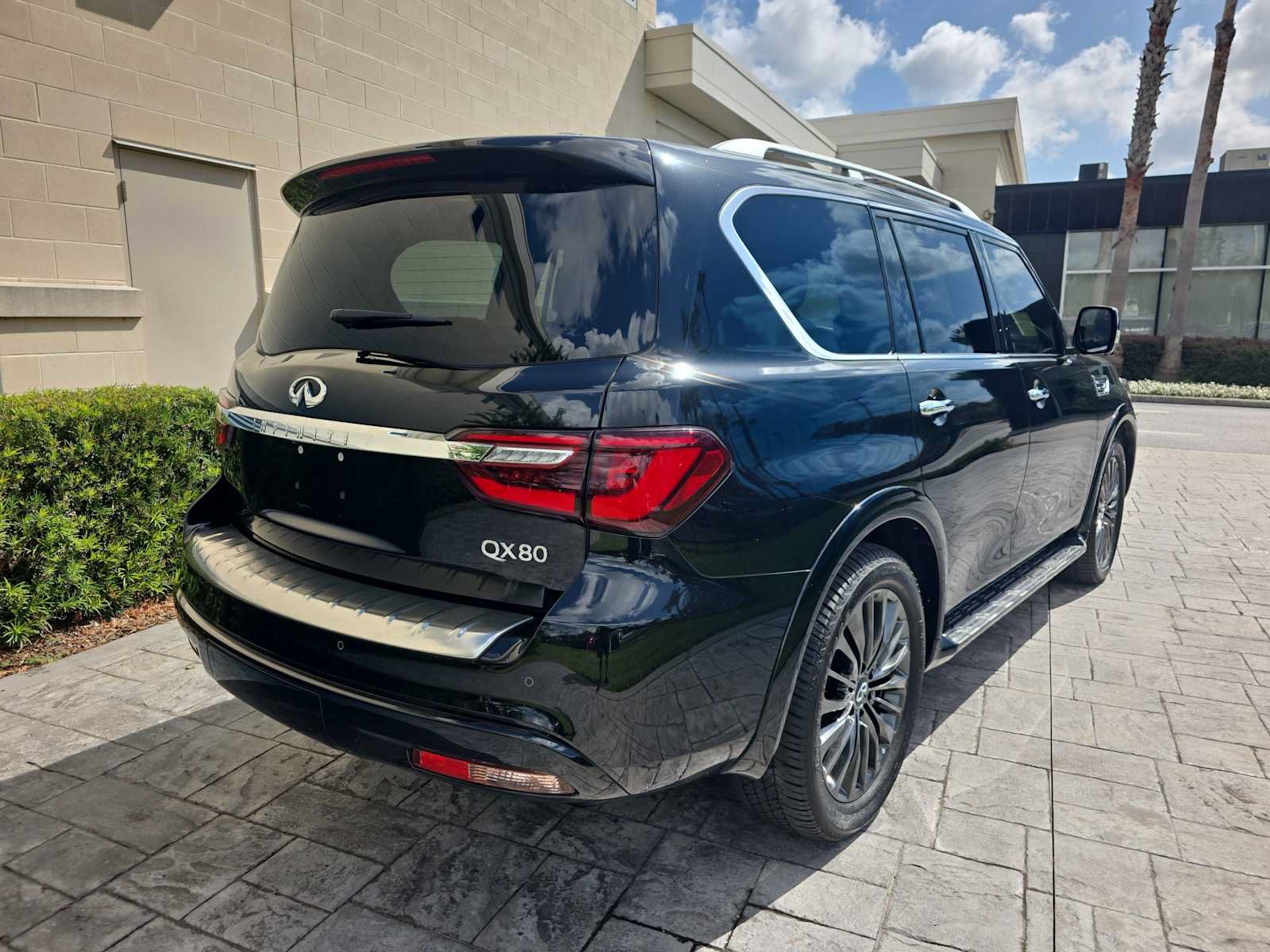 Used 2023 INFINITI QX80 Sensory w/ Cargo Package RWD image 3