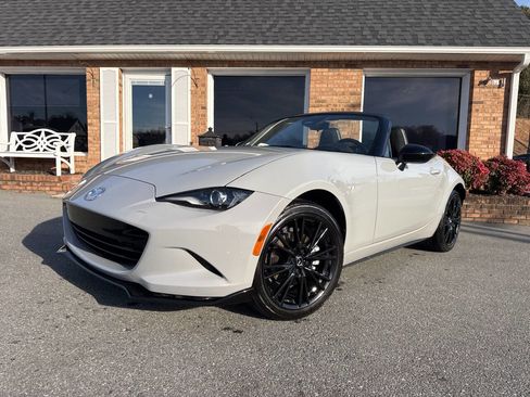 Used 2024 MAZDA MX-5 Miata Club image 2
