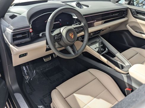 New 2025 Porsche Macan 4S Electric image 4