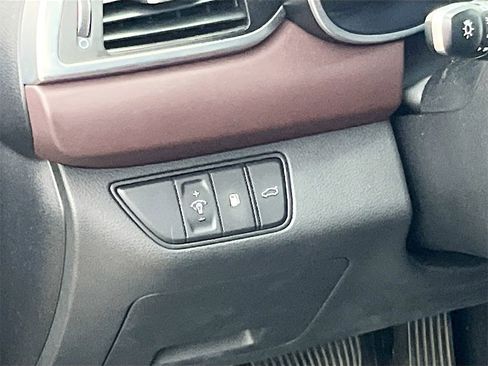 Used 2022 Genesis G70 2.0T w/ Prestige Package image 10