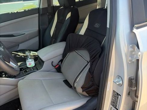 Used 2019 Hyundai Tucson Value w/ Cargo Package FWD image 2
