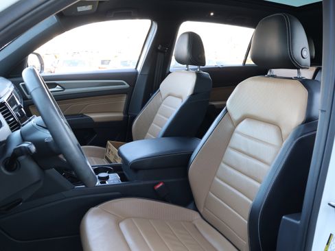 Used 2021 Volkswagen Atlas Cross Sport SEL Premium image 31