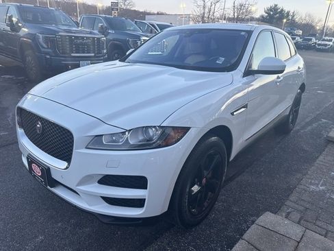 Used 2018 Jaguar F-PACE Premium image 3