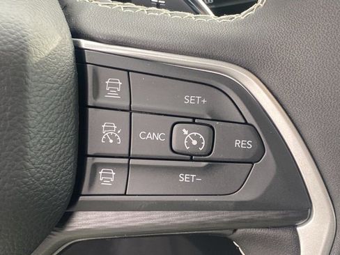 New 2025 Jeep Grand Cherokee L Laredo image 18