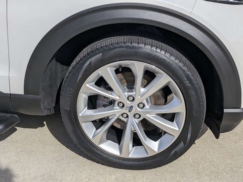 Used 2022 Ford Explorer Platinum w/ Technology Package AWD/4WD image 11