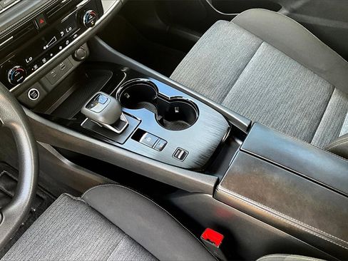 Used 2022 Nissan Rogue SV image 15