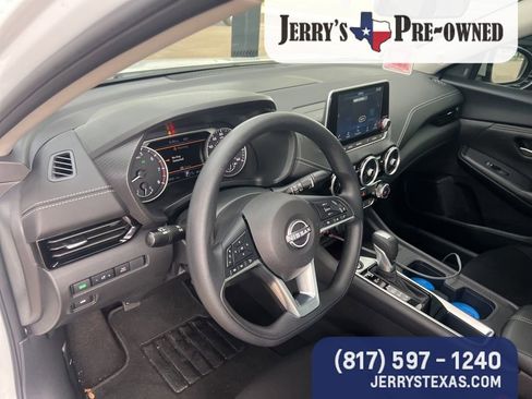 Used 2025 Nissan Sentra SV image 8