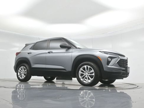 Used 2024 Chevrolet TrailBlazer LS image 4