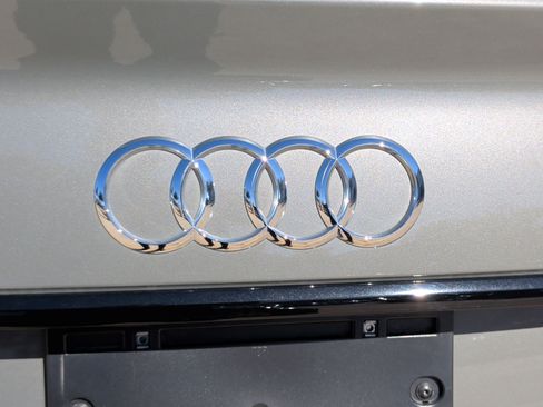 Used 2023 Audi SQ5 Prestige w/ Prestige Package image 11