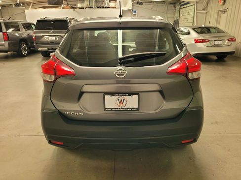 Used 2019 Nissan Kicks S image 6