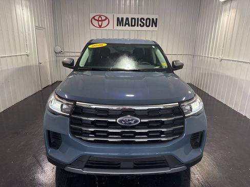 Used 2026 Ford Explorer Active AWD/4WD image 3
