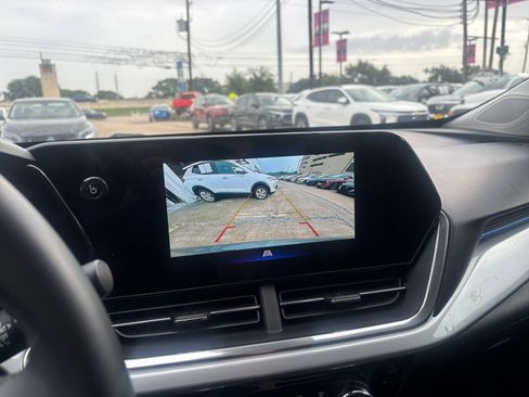 Used 2025 Chevrolet Trax LT w/ LT Convenience Package FWD image 18
