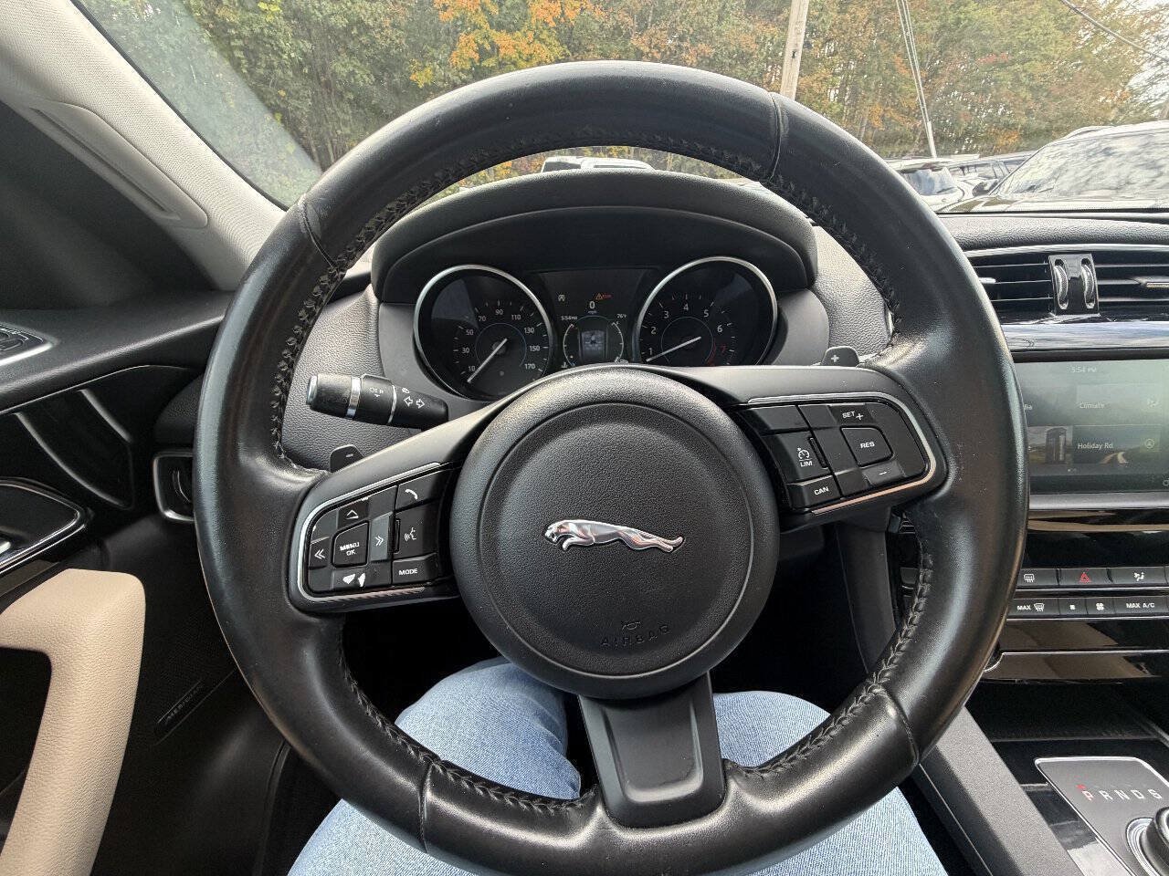 Used 2018 Jaguar F-PACE Premium AWD/4WD image 13