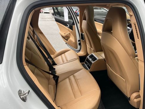 Used 2018 Porsche Panamera 4S image 37