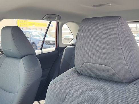 Used 2025 Toyota RAV4 XLE AWD/4WD image 10