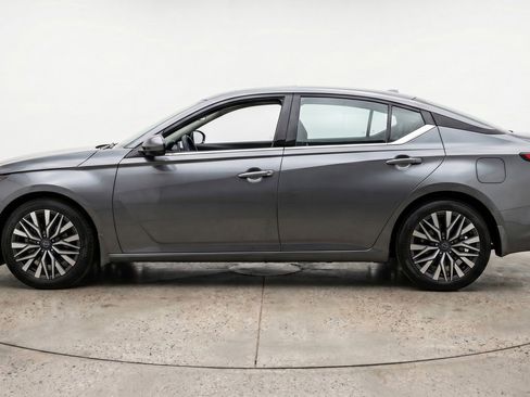 Used 2025 Nissan Altima 2.5 SV FWD image 5