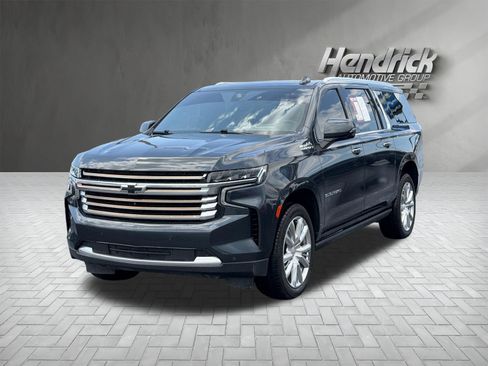 Used 2022 Chevrolet Suburban High Country AWD/4WD image 5