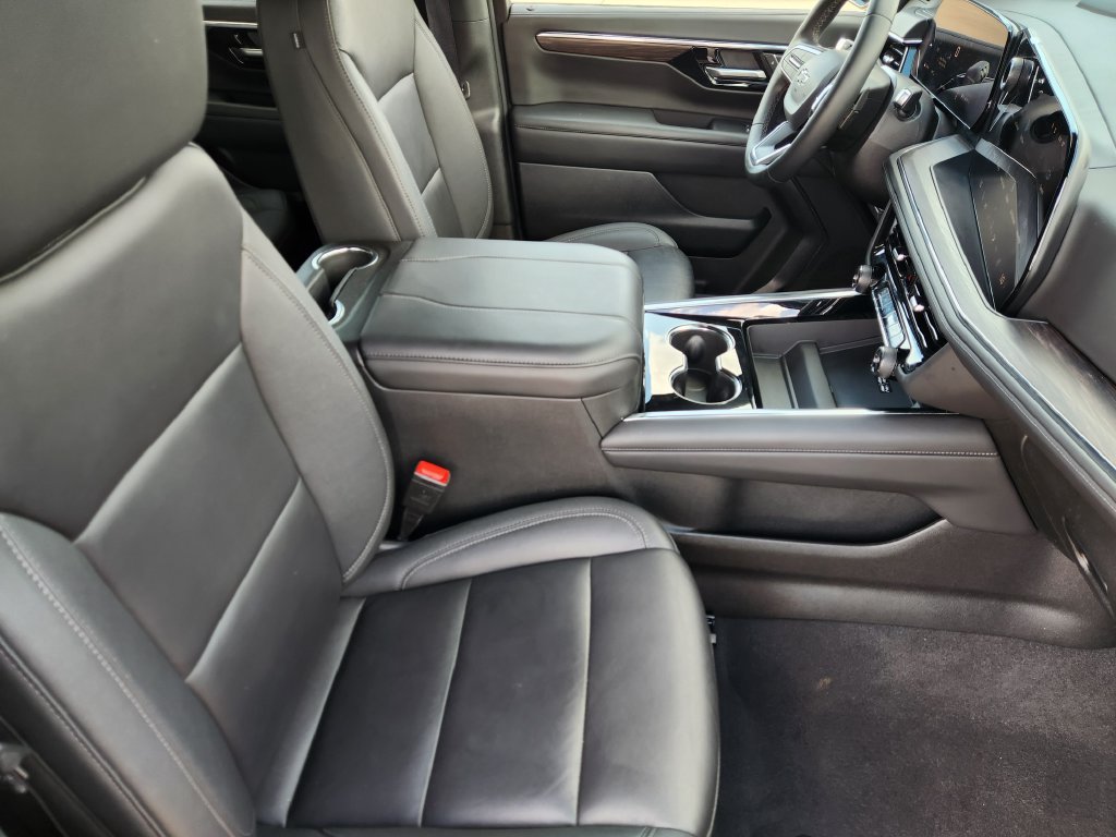 Used 2025 Chevrolet Suburban Z71 AWD/4WD image 15
