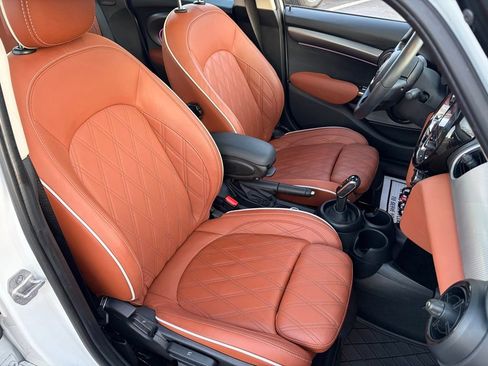 Used 2024 MINI Cooper 4-Door Hardtop image 32