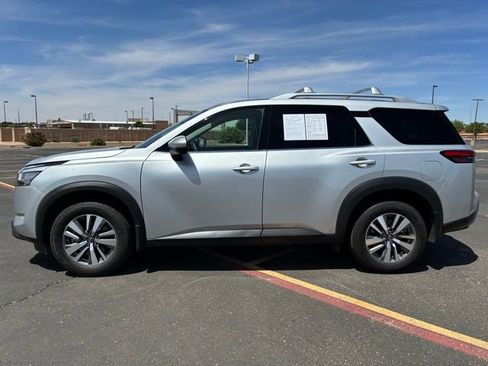 Certified 2023 Nissan Pathfinder SL w/ Black Appearance Package image 3