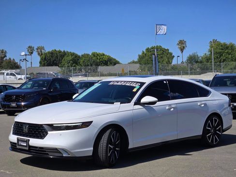 Used 2025 Honda Accord Touring image 3