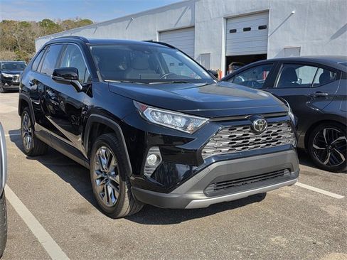 Used 2019 Toyota RAV4 Limited image 1