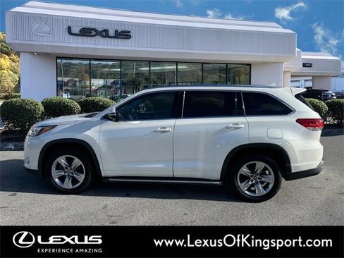 Used 2017 Toyota Highlander Limited image 2