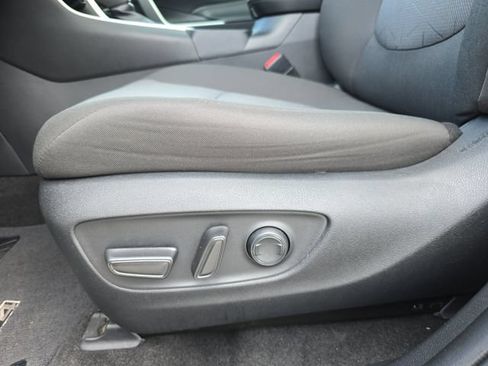 Used 2022 Toyota RAV4 XLE w/ Convenience Package FWD image 30