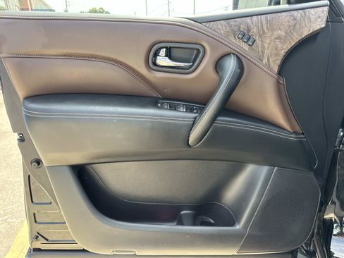 Used 2023 INFINITI QX80 Premium Select AWD/4WD image 18