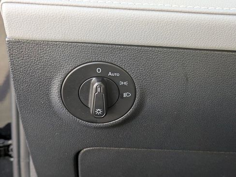 Used 2024 Volkswagen Taos SE image 16