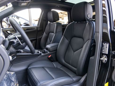New 2025 Porsche Macan Turbo image 5
