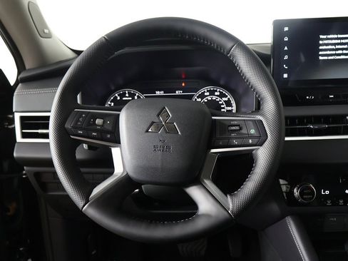 New 2026 Mitsubishi Outlander SE image 42