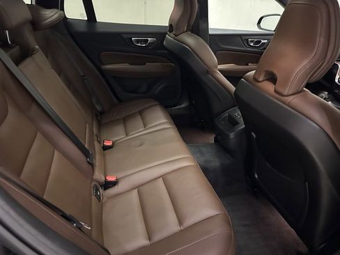 Used 2023 Volvo V60 B5 Cross Country Plus image 35