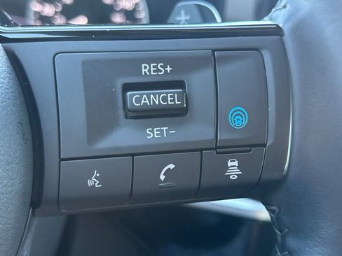 Used 2024 Nissan Pathfinder SL w/ SL Premium Package FWD image 17