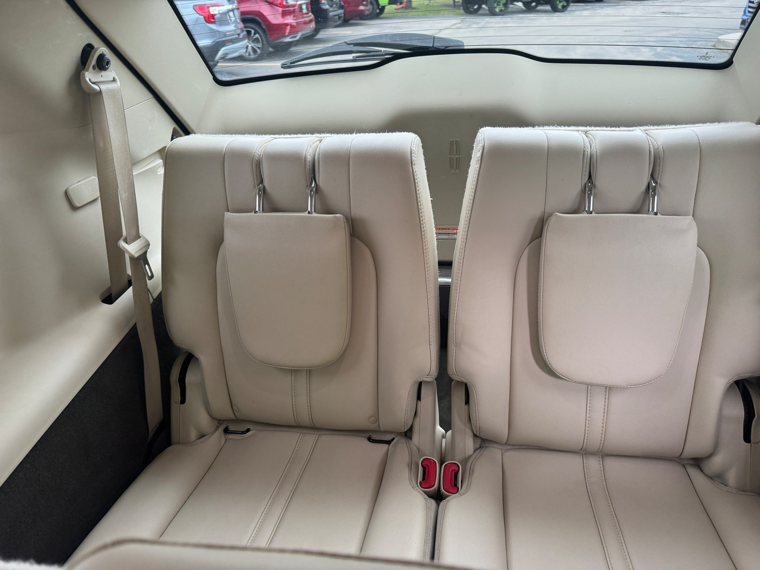Used 2019 Lincoln MKT AWD image 5