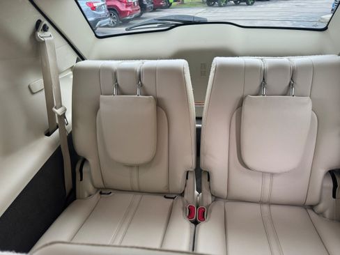 Used 2019 Lincoln MKT AWD image 5