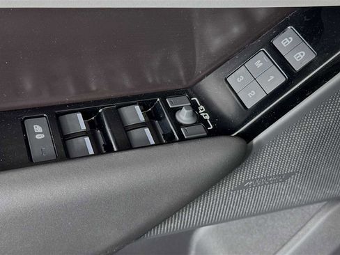 New 2026 Land Rover Range Rover Velar Dynamic SE image 17