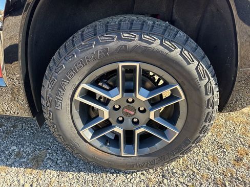 New 2026 GMC Terrain AT4 w/ LPO, Black Badging Package image 31