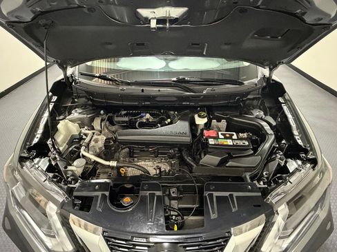 Used 2018 Nissan Rogue SV AWD/4WD image 16