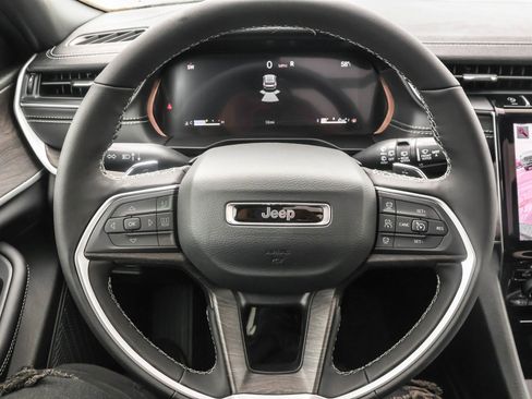 New 2025 Jeep Grand Cherokee L Limited image 27